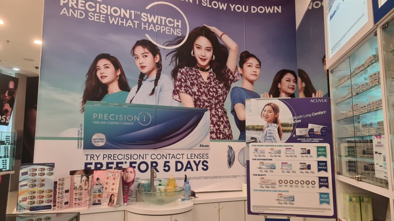 Contact lens advertising display