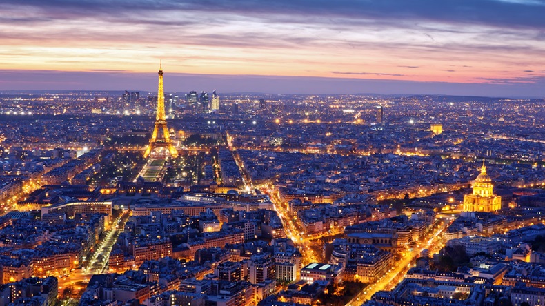 PARIS - 6 AUGUST 2013: Illuminated Eiffel Tower at night